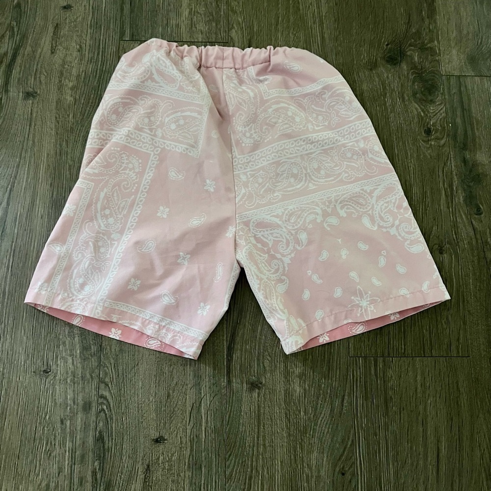 Pink Bandana Print Shorts Size 11-12Y EUC unbranded youth girls boys medium - Picture 2 of 3